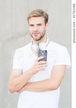 Good morning aroma. Young guy enjoy takeaway coffee  82781486