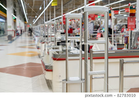 Background of cash desk in the empty supermarket. Security system. Selective focus. 82783010