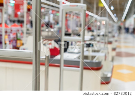 Background of cash desk in the empty supermarket. Security system. Selective focus. 82783012