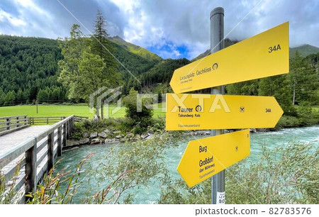 wanderpath in the rocks near a wild river 82783576