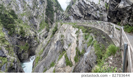 wanderpath in the rocks near a wild river 82783644