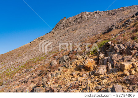 (Tochigi Prefecture) Scenery of Mt. Nasu and Mt. Chausu during the autumn colors 82784809