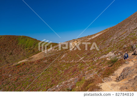 (Tochigi Prefecture) Scenery of Mt. Nasu and Mt. Chausu during the autumn colors 82784810