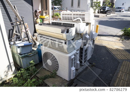 Abandoned air conditioner outdoor unit, unnecessary cooler outdoor unit, accumulated industrial waste, collected non-burnable waste 82786279