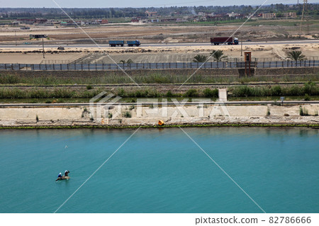 蘇伊士運河沿岸的沙漠定居點 82786666