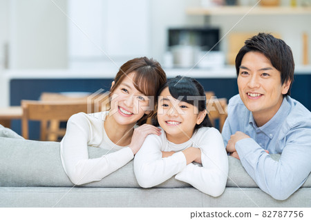 Family, parent and child, elementary school student, child, lifestyle, living room Family, parent and child, elementary school student, child, lifestyle, living room 82787756
