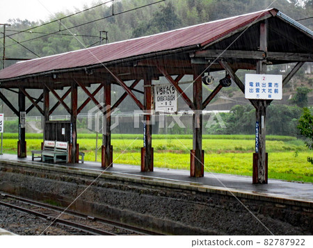 Ichibata Electric Railway Ichibataguchi Station that runs along Lake Shinji on a rainy day Ichibata Electric Railway Ichibataguchi Station that runs along Lake Shinji on a rainy day 82787922