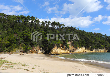 Beautiful sandy beach. "Otomegahama" on the Sagakei promenade in Oku Matsushima. Miyato Suiyama, Higashimatsushima City, Miyagi Prefecture. 82788882