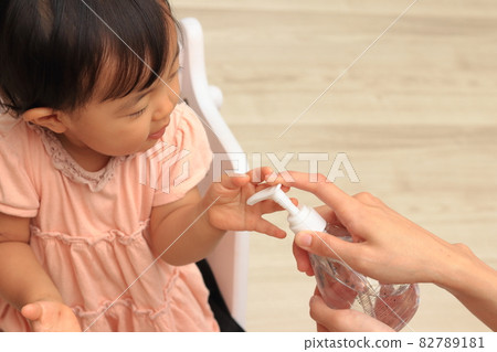 Children disinfect with alcohol Children disinfect with alcohol 82789181