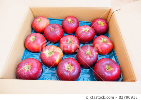 Boxed apples (cultivar Akiei) Boxed apples (cultivar Akiei) 82790915