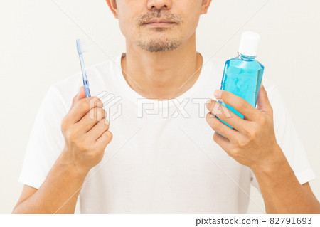 A tooth brush A tooth brush 82791693