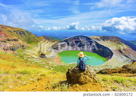 A woman sightseeing in Zao's Okama 82800172