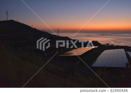 太陽能發電海、天和太陽能電池板的夜景 太陽能發電海、天和太陽能電池板的夜景 82800486