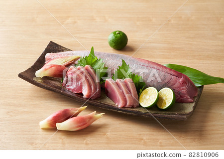 Bonito sashimi fillet and fence Bonito sashimi fillet and fence 82810906