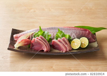 鰹魚生魚片和柵欄 鰹魚生魚片和柵欄 82810914