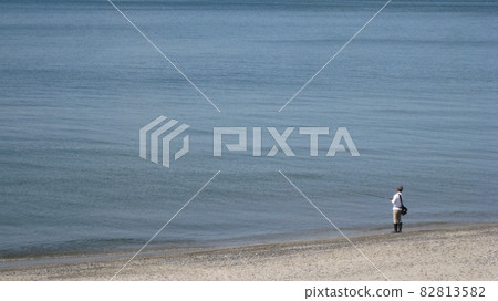 海、海灘和垂釣者 海、海灘和垂釣者 82813582