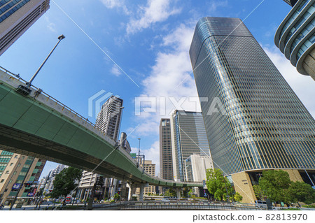 從中之島節日塔錦橋到大阪市容 82813970