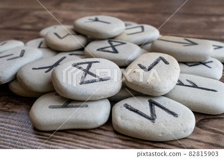 Runestone fortune-telling stone 82815903
