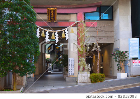 Tsukudo Shrine entrance, Kudan, Chiyoda-ku, Tokyo Tsukudo Shrine entrance, Kudan, Chiyoda-ku, Tokyo 82818098