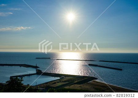從出雲崎的“日式旅館和遊飛之丘公園”到日本海的落日（新潟縣出雲崎町） 82819312