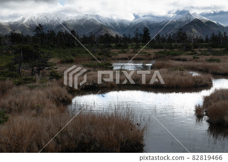 View of the first snow-capped Ishikari mountain range from Daisetsuzan Numanohara 82819466