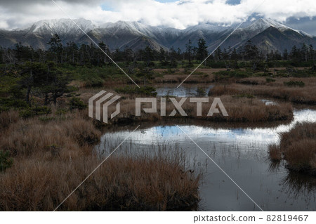 View of the first snow-capped Ishikari mountain range from Daisetsuzan Numanohara 82819467