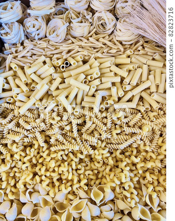Several types of pasta macaroni spaghetti Several types of pasta macaroni spaghetti 82823716