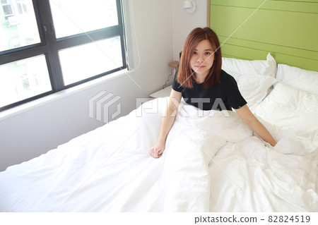 woman wellbeing wake up on morning woman wellbeing wake up on morning 82824519