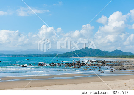 Blue sky and calm Kuroshio sea Blue sky and calm Kuroshio sea 82825123