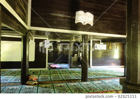 WEST SUMATERA, INDONESIA -JUNE 8, 2014: Tuo Kayu Jao Mosque is located in West Sumatra, Indonesia. Built in 1599 and is the second oldest mosque in Indonesia. WEST SUMATERA, INDONESIA -JUNE 8, 2014: Tuo Kayu Jao Mosque is located in West Sumatra, Indonesia. Built in 1599 and is the second oldest mosque in Indonesia. 82825151