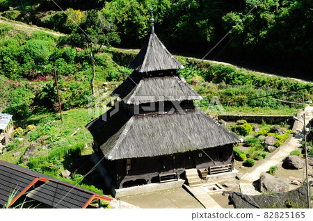 WEST SUMATERA, INDONESIA -JUNE 8, 2014: Tuo Kayu Jao Mosque is located in West Sumatra, Indonesia. Built in 1599 and is the second oldest mosque in Indonesia. 82825165