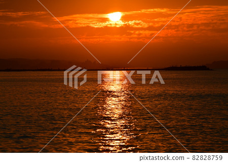 Morning glow sky and sea Morning glow sky and sea 82828759