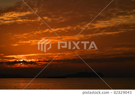 Sea and sky at sunrise Sea and sky at sunrise 82829043