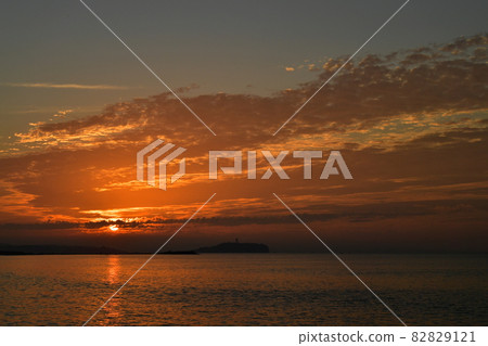 Sea and sky at sunrise Sea and sky at sunrise 82829121