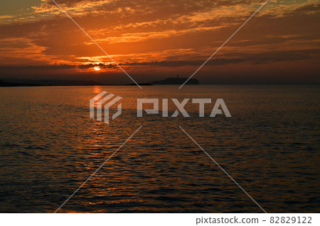 Sea and sky at sunrise Sea and sky at sunrise 82829122