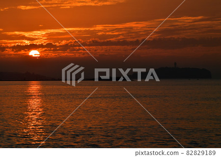 The sea and sky of the sunrise, the first sunrise The sea and sky of the sunrise, the first sunrise 82829189