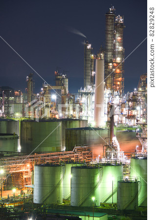 [Wakayama Prefecture] September, night view of TonenGeneral Sekiyu Wakayama Plant 82829248