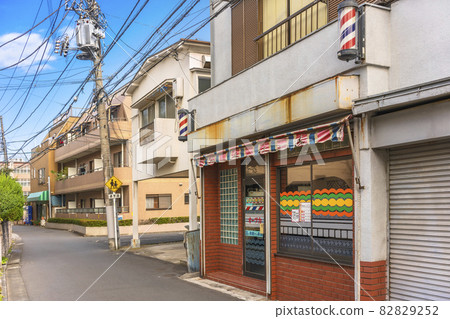 [Kanegafuchi, Tokyo] A barber shop that retains the retro atmosphere of the pilgrimage to the Seven Fortune Gods of the Sumida River. 82829252