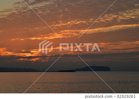 Sea and sky at sunrise Sea and sky at sunrise 82829261