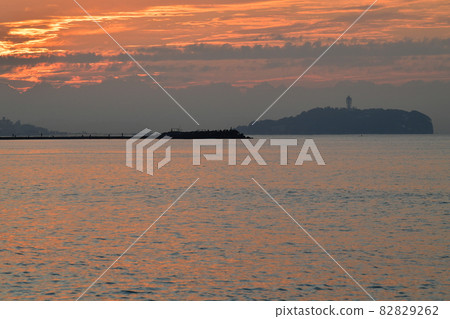 Sea and sky at sunrise Sea and sky at sunrise 82829262