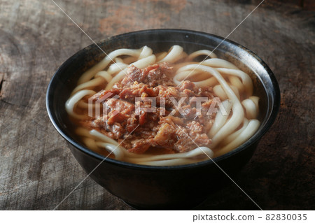 Warm udon noodles with steam Warm udon noodles with steam 82830035