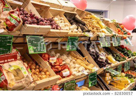 Supermarket in Paris 82830057