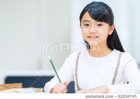 小學生、婦女、學習、考試、教育、學習 82830745