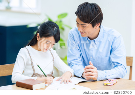 小學生、婦女、學習、考試、教育、學習 82830760