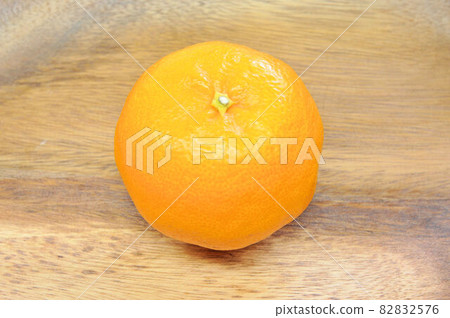 Harumi mandarin orange Harumi mandarin orange 82832576