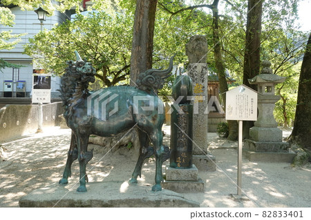 太宰府天滿宮靠近塔門、麒麟和臥銅像 太宰府天滿宮靠近塔門、麒麟和臥銅像 82833401