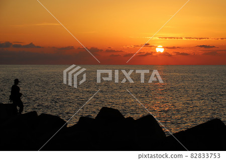 Dusk at Mikuni Sunset Beach (Silhouette, Mikuni Town, Sakai City, Fukui Prefecture) 82833753