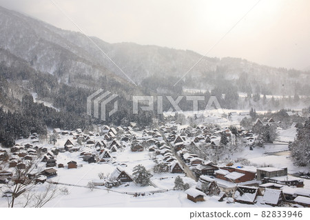 降雪，白川鄉荻町合掌村[岐阜縣小野郡白川村] 82833946