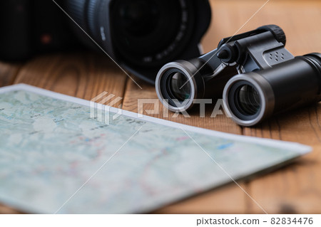 雙筒望遠鏡戶外裝備圖片素材 82834476