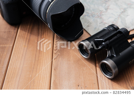 雙筒望遠鏡戶外裝備圖片素材 82834495